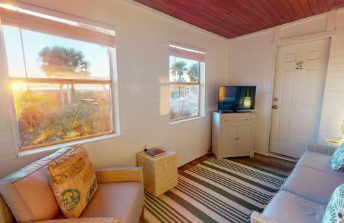 Treasure Island House | 2 - Seahorse Cottages - Parakeet