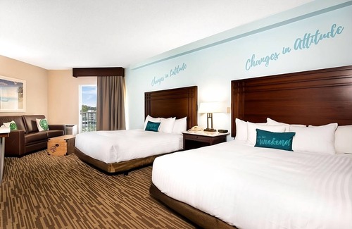 Osage Beach Hotel | 2 Sleek Units in the Heart of Missouri! Onsite Pool, Free Parking