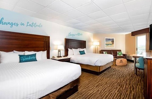 Osage Beach Hotel | 2 Sleek Units in the Heart of Missouri! Onsite Pool, Free Parking