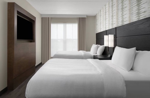 Isle of Palms Hotel | 2 Spacious Suites w/Kitchen, Free Breakfast, and Heated Pool Near Mayo Clinic