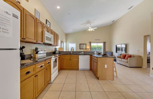 Davenport Cottage | 2 Suites, 1 King, 5 Beds: Pool. Games Room #810