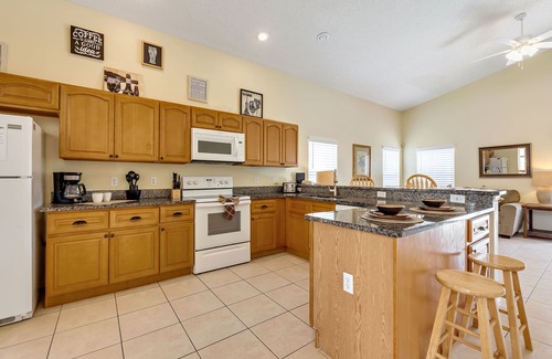 Davenport Cottage | 2 Suites, 1 King, 5 Beds: Pool. Games Room #810