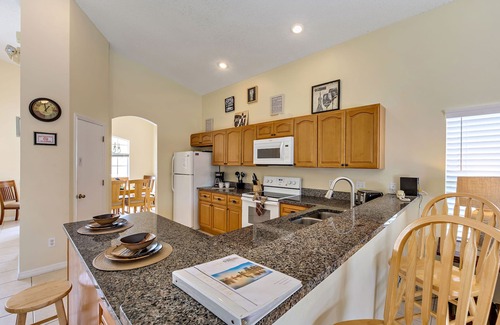 Davenport Cottage | 2 Suites, 1 King, 5 Beds: Pool. Games Room #810