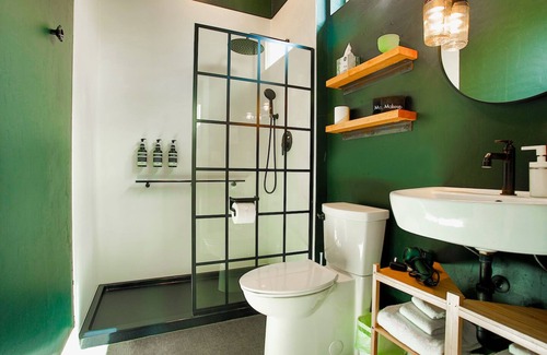 Prescott House | 2 Sumptuous Master Suites - 8 min walk to DOWNTOWN!