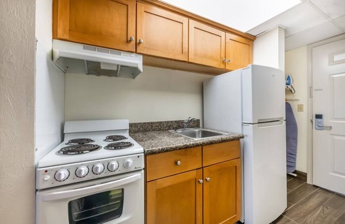 Seabreeze Park Hotel | 2 Units | Inviting Family Stay | Ocean Views, Beachside Fun & Local Attractions