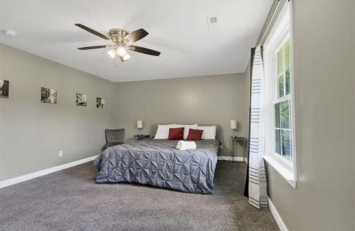 Huntsville House | 2 Units, Near Dwtn - American Oasis