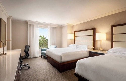 Park Shore Hotel | 2 Units | Stylish Room Near Scenic Clam Pass Beach | Shuttle and Parking