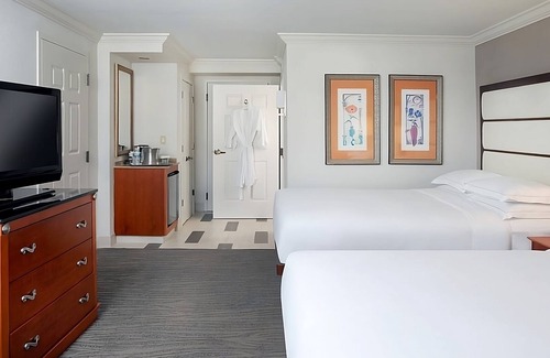 Park Shore Hotel | 2 Units | Stylish Room Near Scenic Clam Pass Beach | Shuttle and Parking