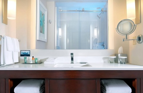 Park Shore Hotel | 2 Units | Stylish Room Near Scenic Clam Pass Beach | Shuttle and Parking