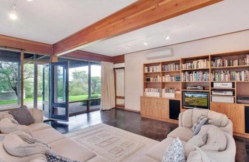 Carrickalinga House | 2 View Court