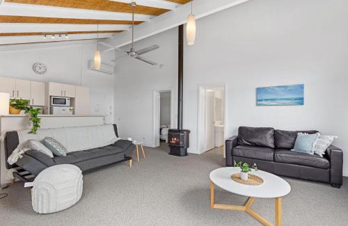 Wongarra Apartment | 2 Whitecrest Great Ocean Road Resort - Ocean Views