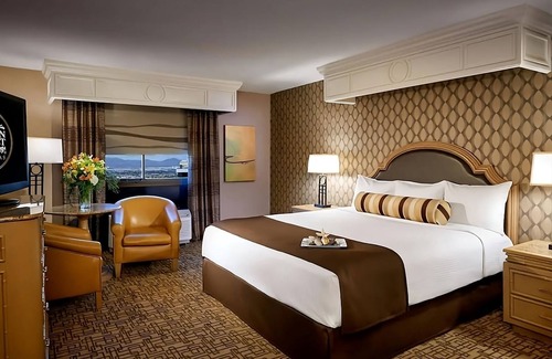 Downtown Las Vegas Hotel | 2 x Carson Tower - Deluxe King Room at Golden Nugget Las Vegas