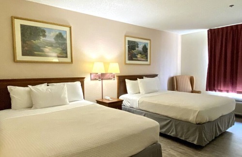 Mount Vernon House | 2 x Non-Smoking Two Queen Beds at FairBridge Inn Express Mt Vernon