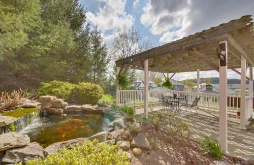 New Kensington Apartment | 20 Mi to Dtwn Pittsburgh Pet-Friendly Apartment