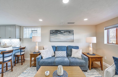 Natrona Apartment | 20 Mi to Pittsburgh: Natrona Heights Apt