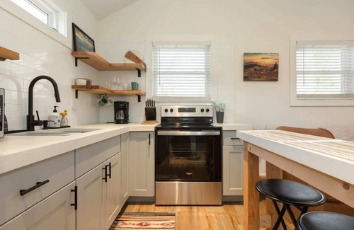 Fletcher Cottage | 20 min to Downtown|Dog friendly| 2 min to AG Center