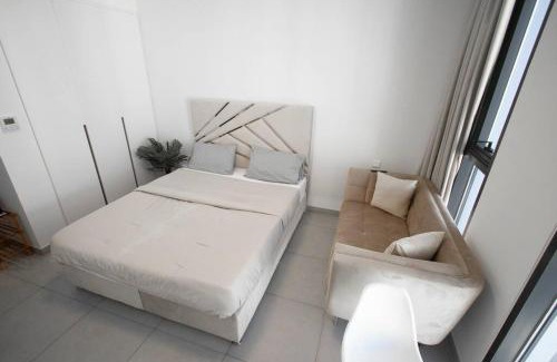 Sharjah Apartment | 20 Mins drive to Dubai International Airport