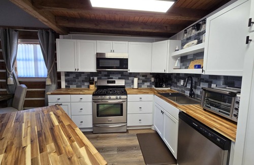 Dandridge Cabin | 20% OFF Book by 9/30 Lake Access-Boat Ramp-Hot Tub