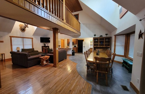 Dandridge Cabin | 20% OFF Lakefront-Dock-Hot Tub- Huge Yard- Sandy Ridge Landing