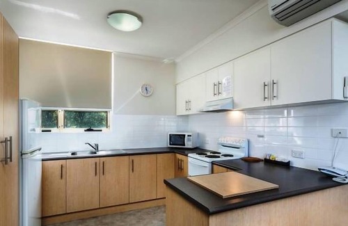 Glenelg Apartment | 200 m away from the 'Golden Mile'- exclusive Esplanade Glenelg. Free parking.