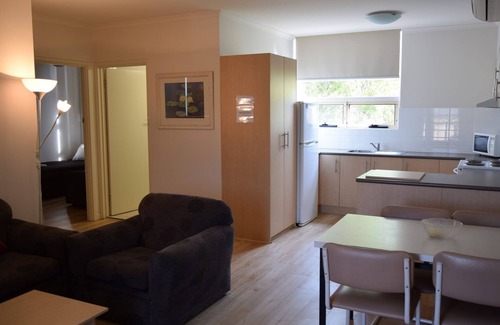 Glenelg Apartment | 200 m away from the 'Golden Mile'- exclusive Esplanade Glenelg. Free parking.