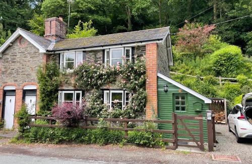 Llanidloes House | 200 year old Gardener's cottage, Mid Wales