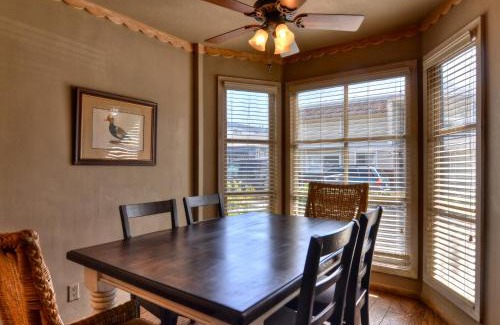 Balboa Island House | 201 Ruby