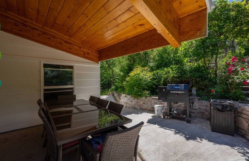 Rapid City House | 201 S berry · lNDOOR POOL! The FUN house