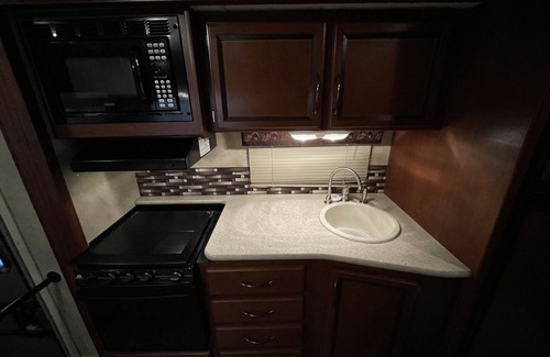 Cecil House | 2015 Thor ACE Motorhome right off Pig Trail with views of White rock.