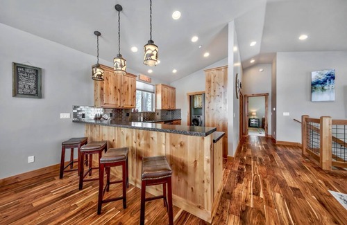 Tahoe Paradise House | 2019 Tahoe Villa 4 Bedroom 2.5 Bath