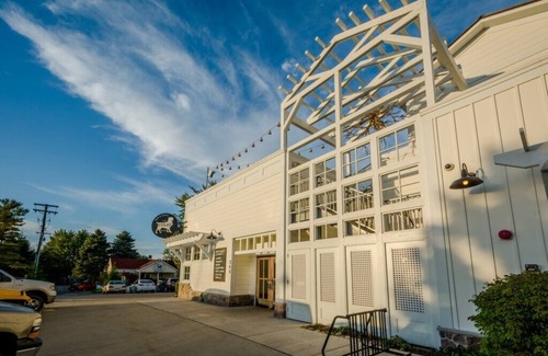 Union Pier House | (2026 OPEN!) 3 Nt Sum Min! - Cozy Cottage Near Union Pier & Private Beach Access