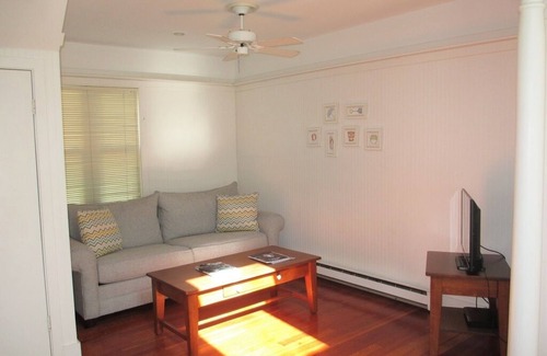 Union Pier House | (2026 OPEN!) 3 Nt Sum Min! - Cozy Cottage Near Union Pier & Private Beach Access