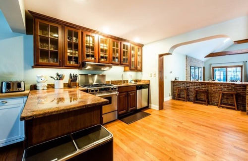 Harbert Cottage | 2026 OPEN! (4 Nt Min!) Harbert Home With Hot Tub & Close To Beach!