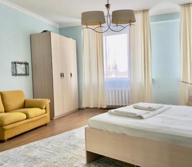 Nur-Sultan Apartment | 205 Просторные теплые и уютные апартаменты у Байтерека с 3 кроватями King и 2 санузлами