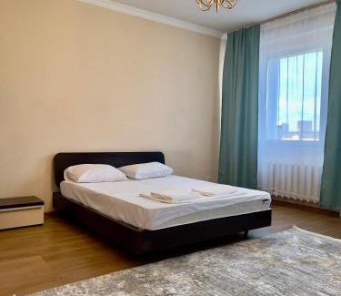Nur-Sultan Apartment | 205 Просторные теплые и уютные апартаменты у Байтерека с 3 кроватями King и 2 санузлами