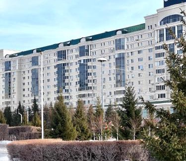 Nur-Sultan Apartment | 205 Просторные теплые и уютные апартаменты у Байтерека с 3 кроватями King и 2 санузлами