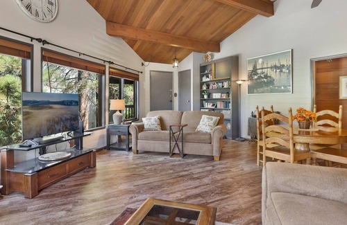 Boulder Bay House | 2064-cove Lakeview Cabin 2 Bedroom Home by RedAwning