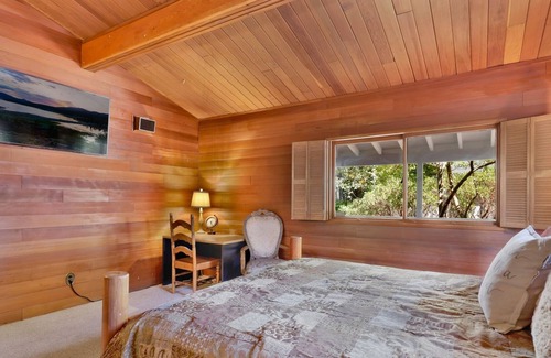 Boulder Bay House | 2064-cove Lakeview Cabin 2 Bedroom Home by RedAwning