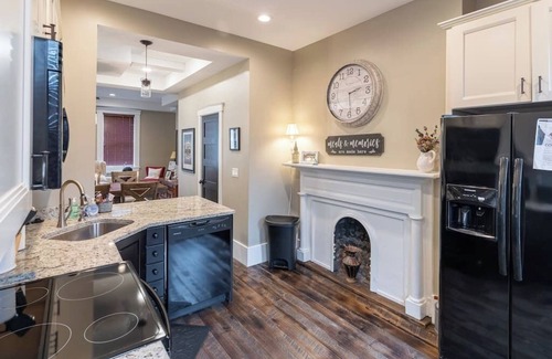 Madison House | #209 Kings, River View, Deck, Bicentennial Park