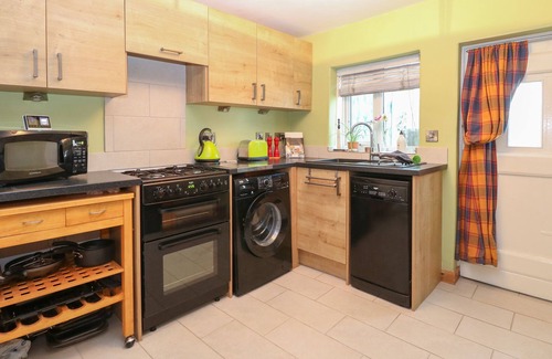 Pakefield Cottage | 21 FLORENCE ROAD, pet friendly, country holiday cottage in Pakefield