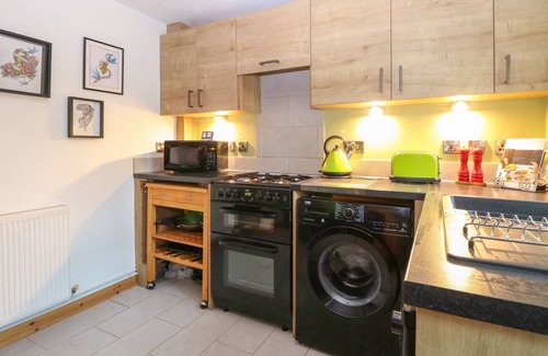 Pakefield Cottage | 21 FLORENCE ROAD, pet friendly, country holiday cottage in Pakefield