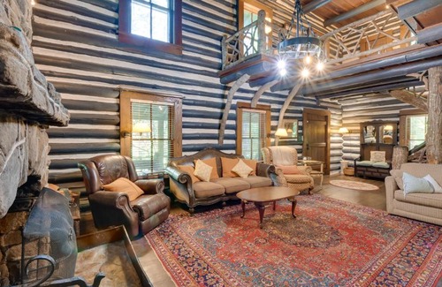 Rocky Bottom House | 21 Mi to Devils Fork State Park Sunset Cabin!