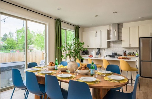 Berkley House | 24 Guests | 2 Rooftops | 2 Game Rooms | 2 Hot Tubs