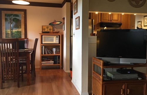 Punaluu House | #24 King Bed and Sleeper Sofa, Great Location near Pool, Hot Tub & Grills