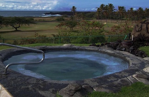 Punaluu House | #24 King Bed and Sleeper Sofa, Great Location near Pool, Hot Tub & Grills