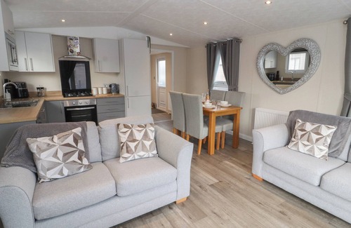 Yealand Conyers Cottage | 24 SHERWOOD, pet friendly, with pool in Carnforth