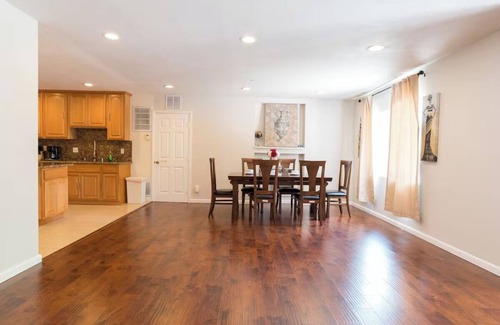Oakland House | 2400 - 3B2B Gated House near Zoo Coliseum FWY BART