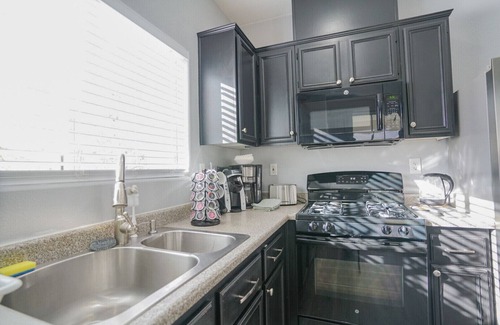 North Las Vegas House | 🎁2400sf🏠4BR/3BR🛀6beds🛌,15min Downtown/Strip,Home Theater,Games,BBQ and moree!