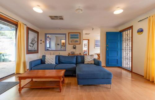 Carrickalinga House | 25 Elizabeth Crescent