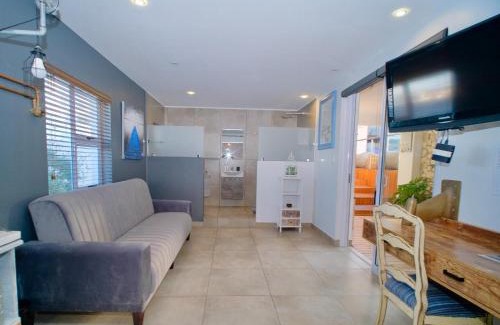 Shelley Point Villa | 25 on First